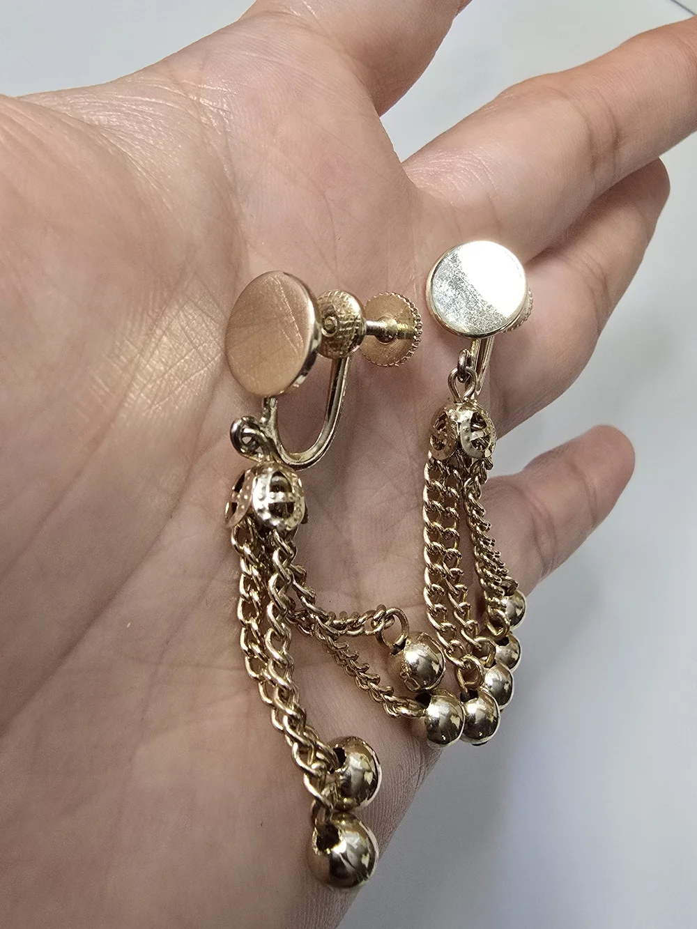 Vintage Gold-tone Tassel Screw-back Mechanism Earrings - Elegant Dangle